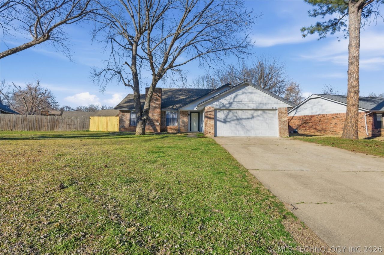 2026 Deer Run Circle, Muskogee, OK 74403 Main Photo