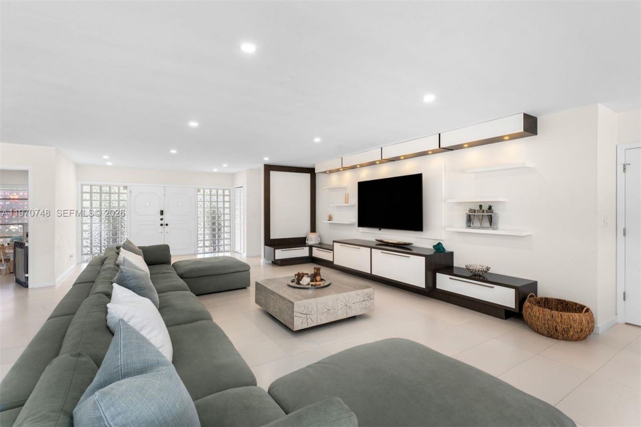 1525 Diplomat Pkwy, Hollywood, FL 33019 Photo