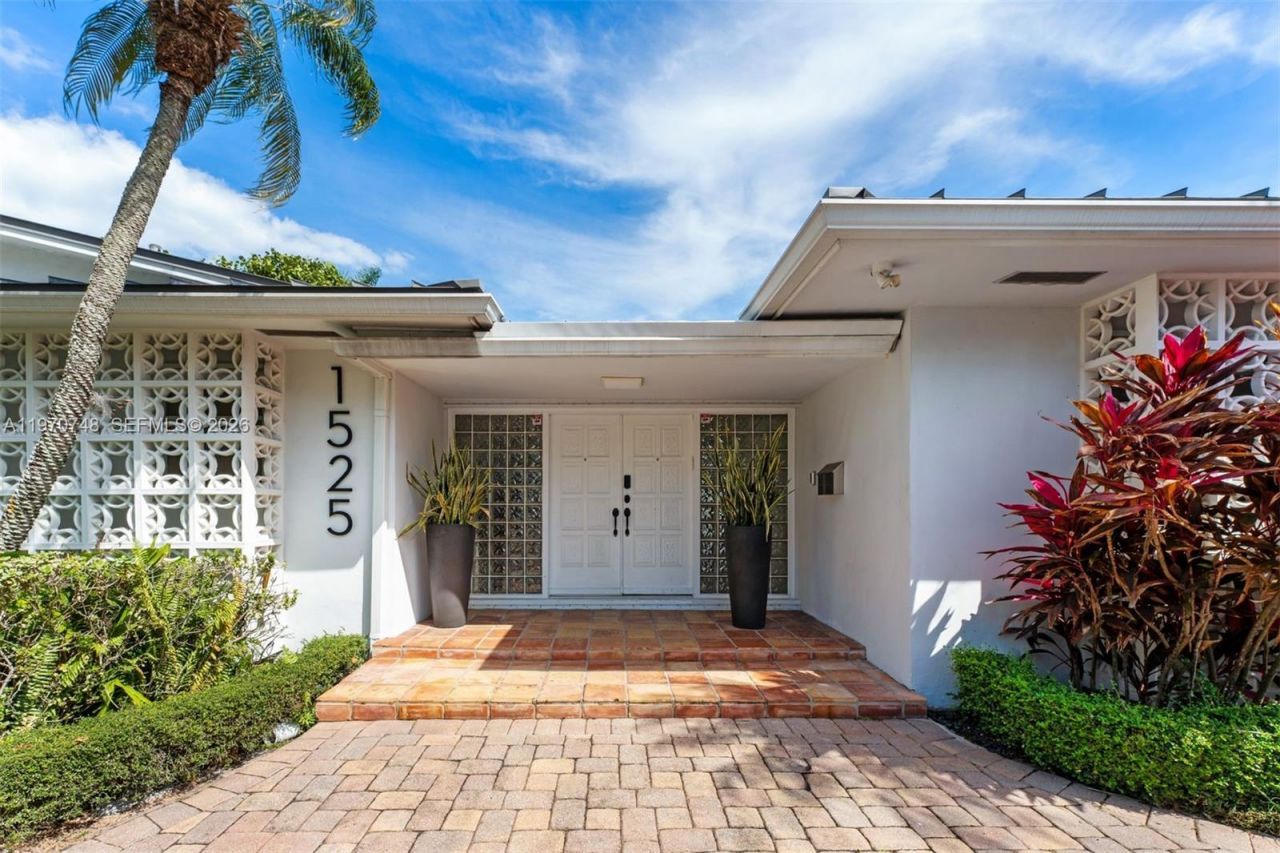 1525 Diplomat Pkwy, Hollywood, FL 33019 Photo