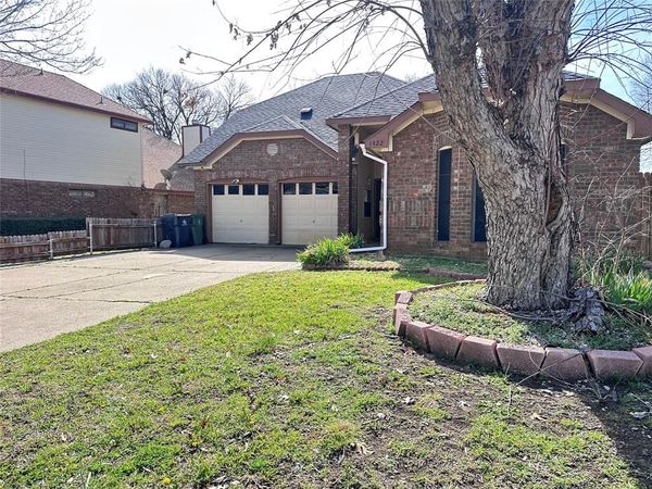 1422 Beckwith Drive, Arlington, TX 76018