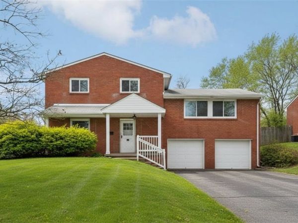 537 Fieldstone Dr, Monroeville, PA 15146