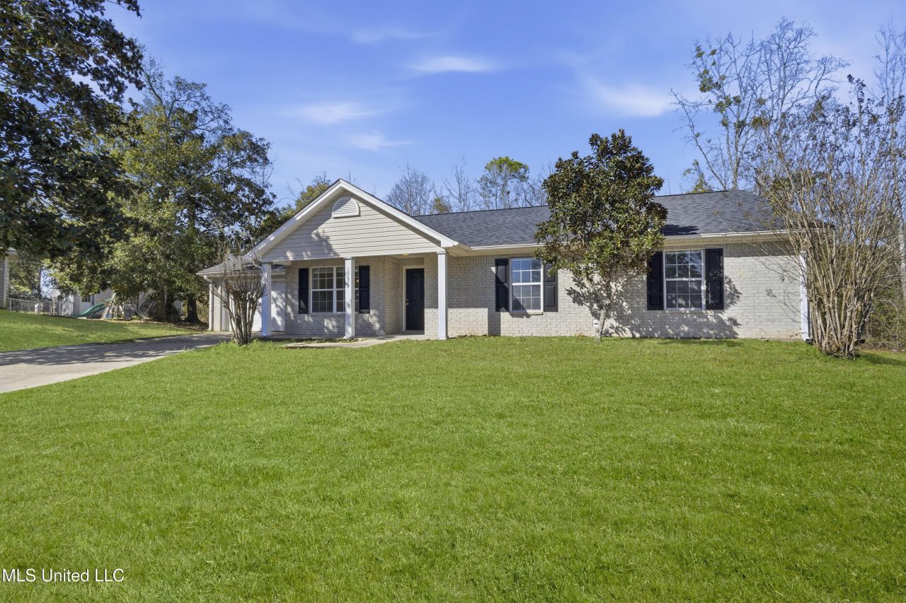 10673 N Oak Crest Drive, Biloxi, MS 39532 Main Photo