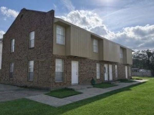 64 CARRIAGE Lane , Destrehan, LA 70047