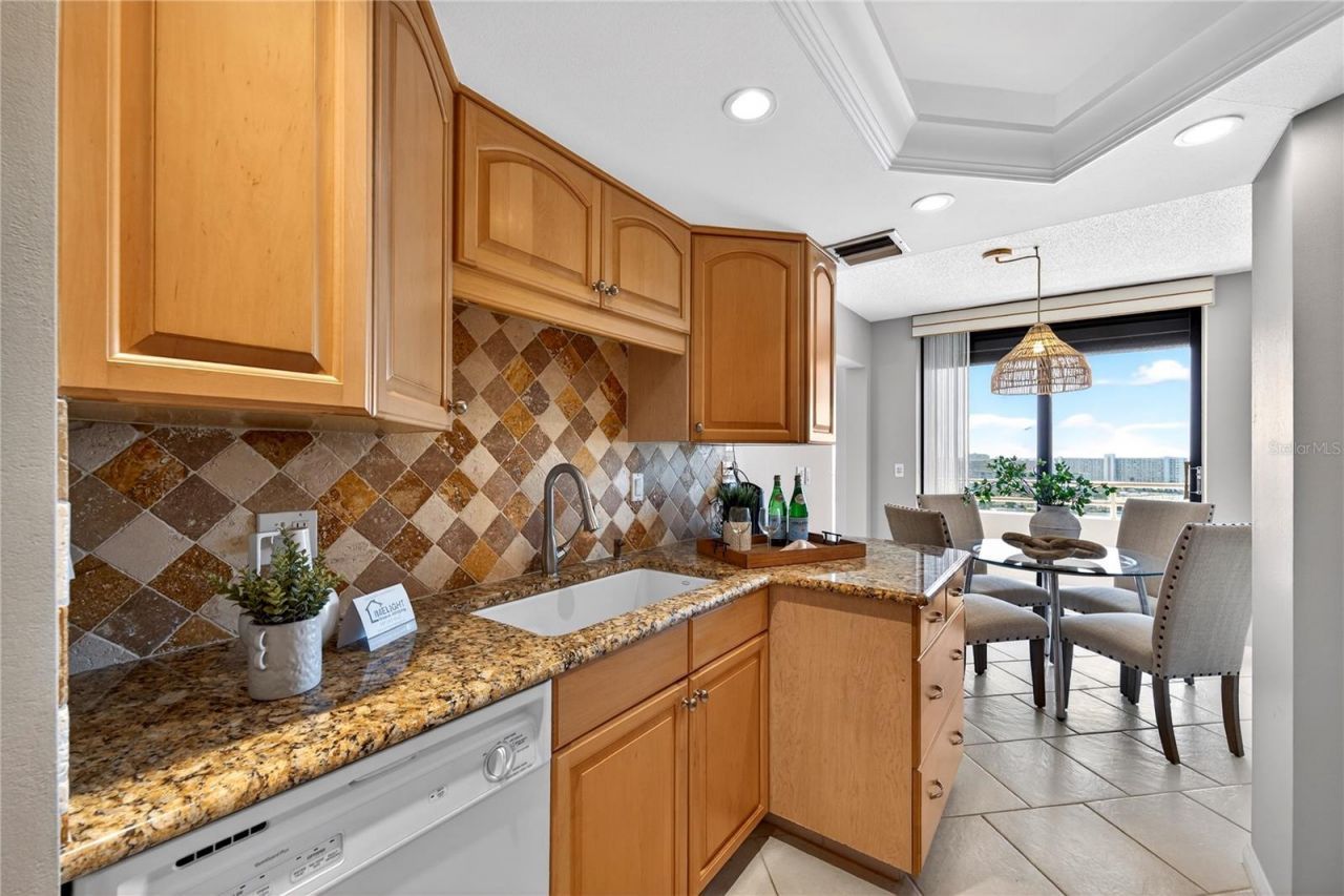 5950 Pelican Bay Plaza S, Unit 2E, Gulfport, FL 33707 Photo