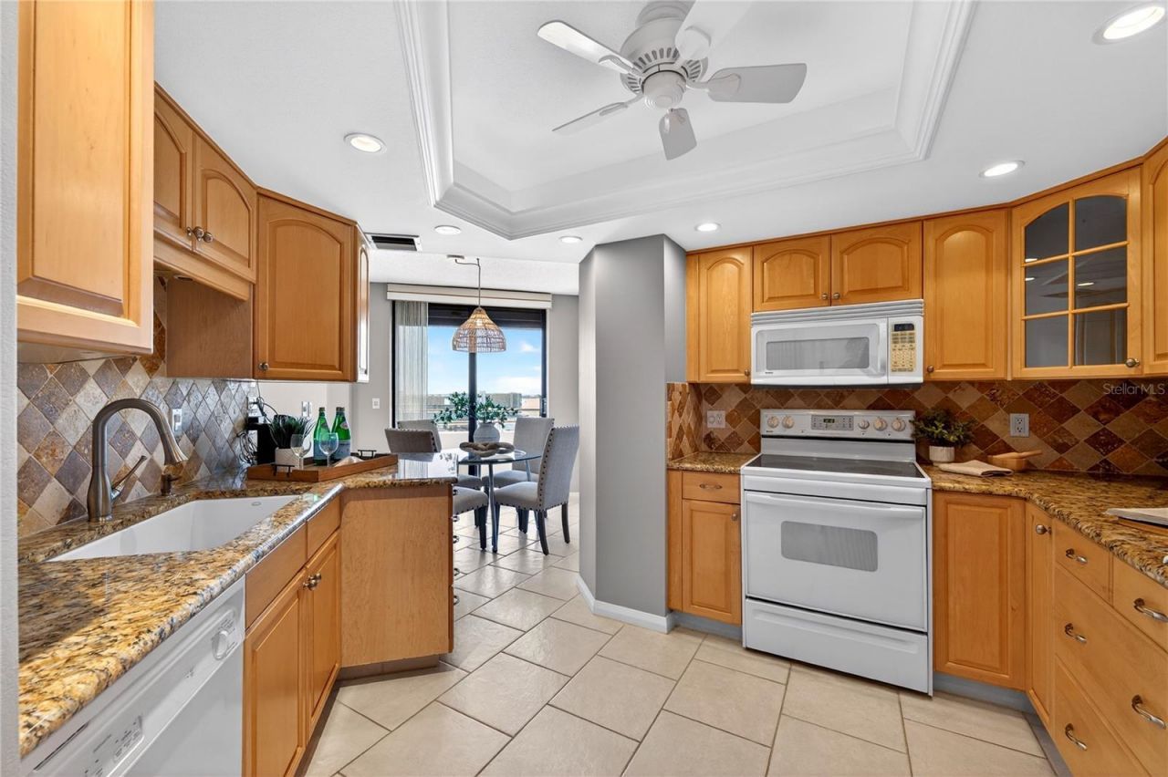 5950 Pelican Bay Plaza S, Unit 2E, Gulfport, FL 33707 Photo