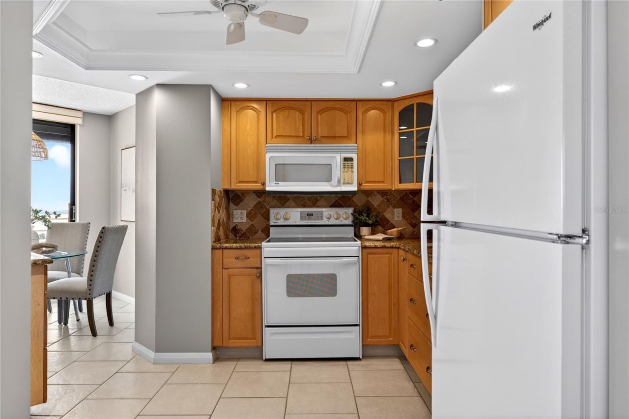 5950 Pelican Bay Plaza S, Unit 2E, Gulfport, FL 33707 Photo