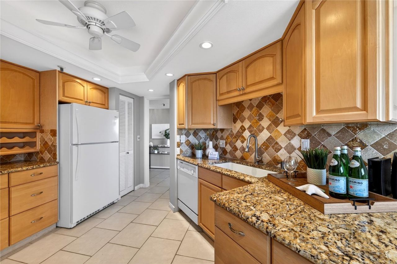 5950 Pelican Bay Plaza S, Unit 2E, Gulfport, FL 33707 Photo