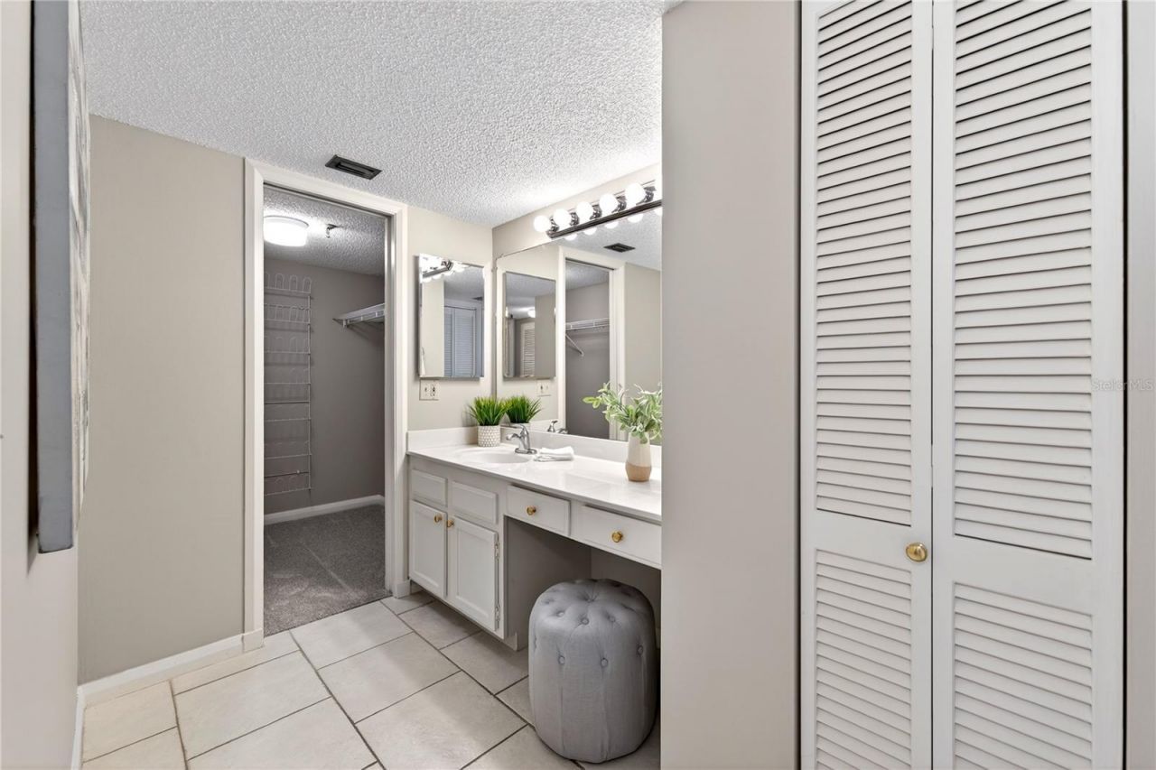 5950 Pelican Bay Plaza S, Unit 2E, Gulfport, FL 33707 Photo