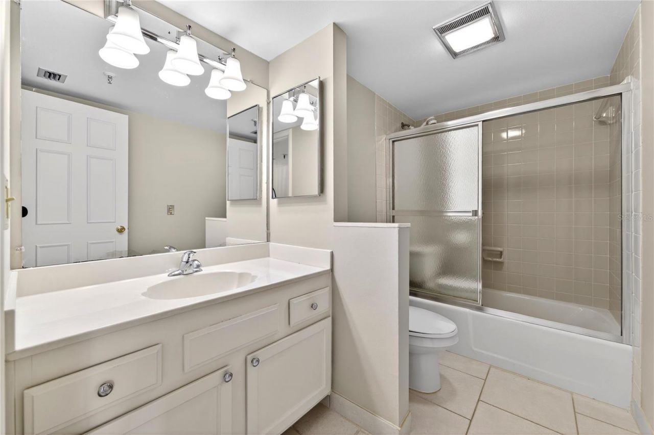 5950 Pelican Bay Plaza S, Unit 2E, Gulfport, FL 33707 Photo