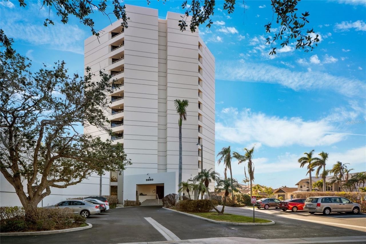 5950 Pelican Bay Plaza S, Unit 2E, Gulfport, FL 33707 Photo