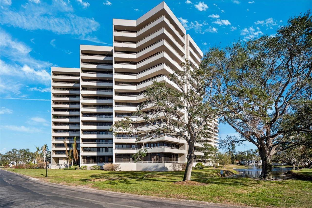 5950 Pelican Bay Plaza S, Unit 2E, Gulfport, FL 33707 Photo