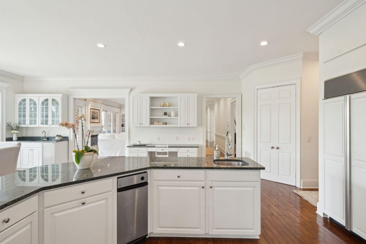 510 Traders Alley Photo 30