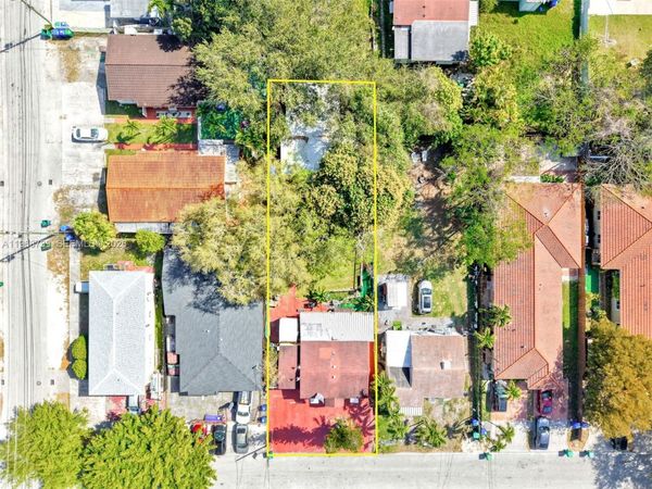 811 NW 24th Ct , Miami, FL 33125