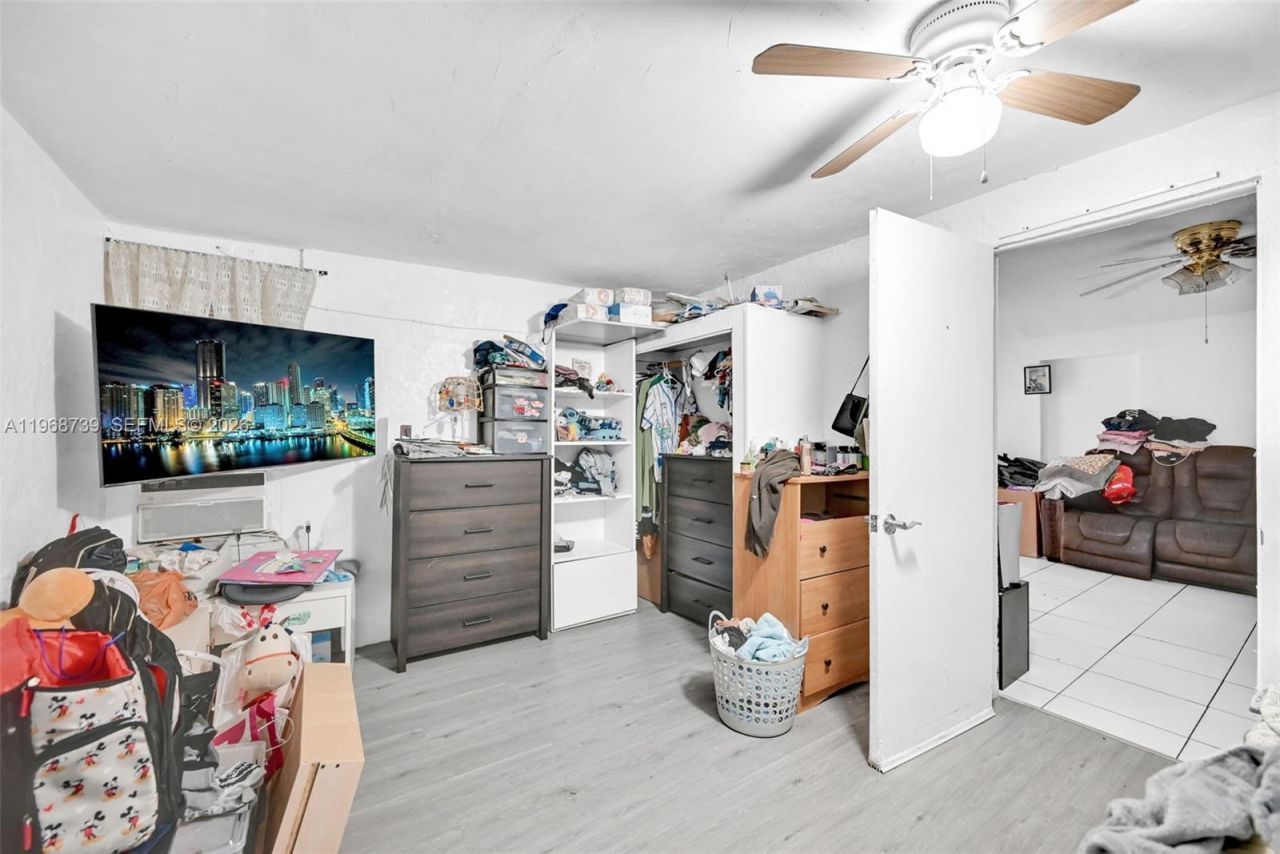 811 NW 24th Ct , Miami, FL 33125 Photo