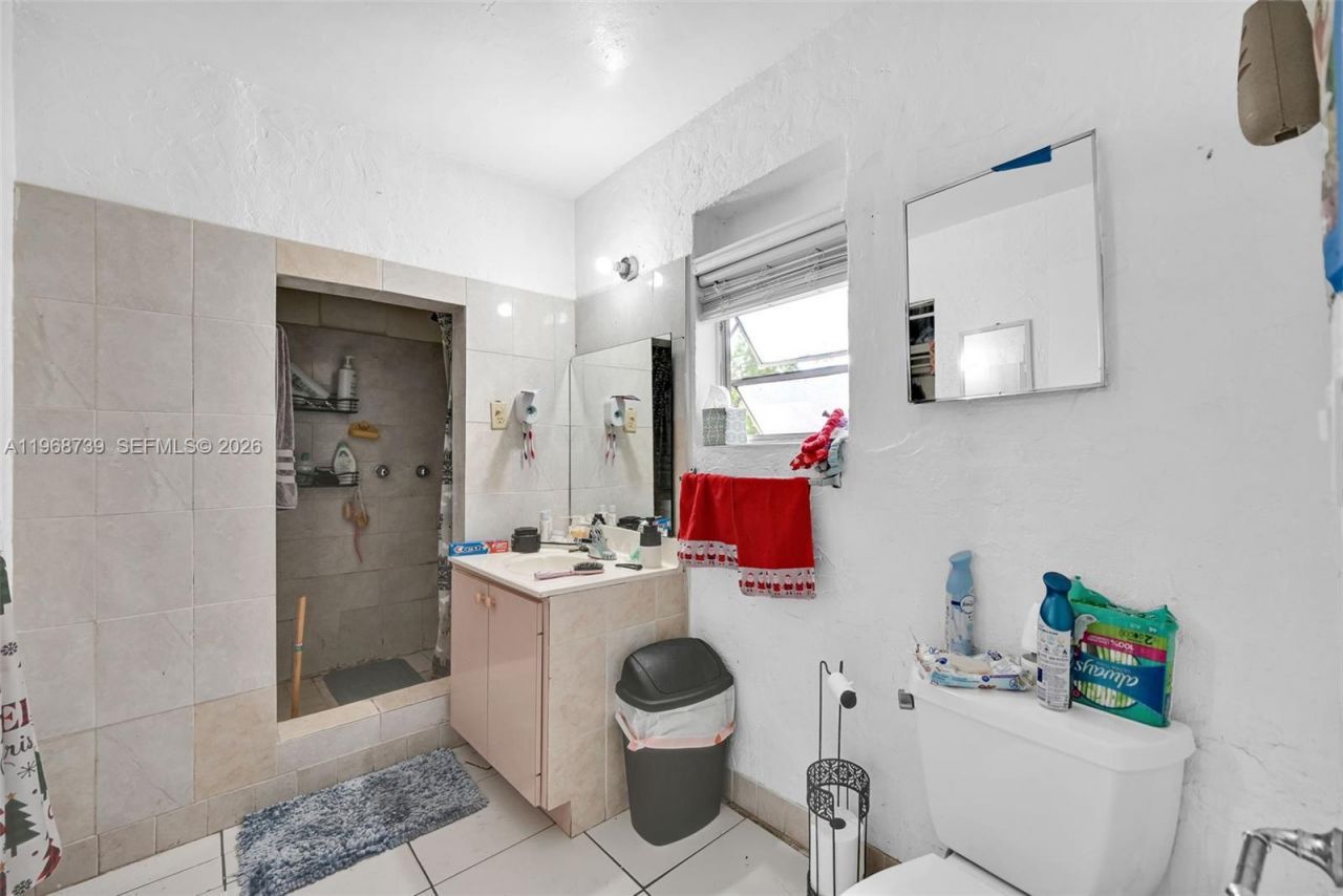 811 NW 24th Ct , Miami, FL 33125 Photo