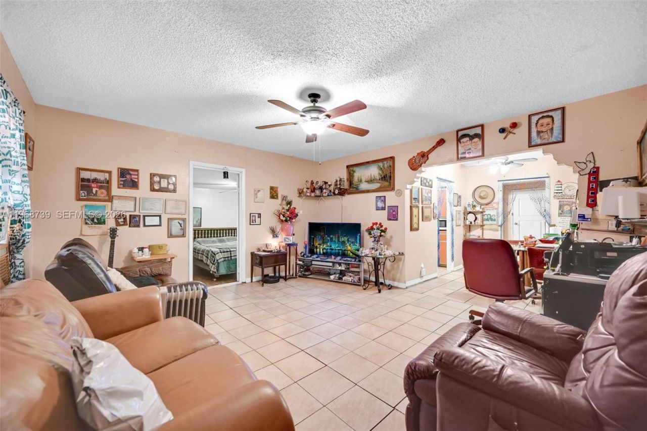 811 NW 24th Ct , Miami, FL 33125 Photo