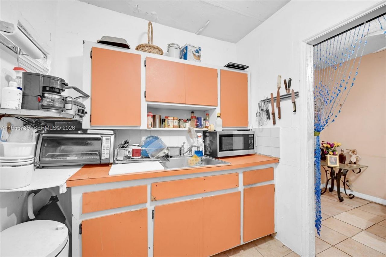 811 NW 24th Ct , Miami, FL 33125 Photo