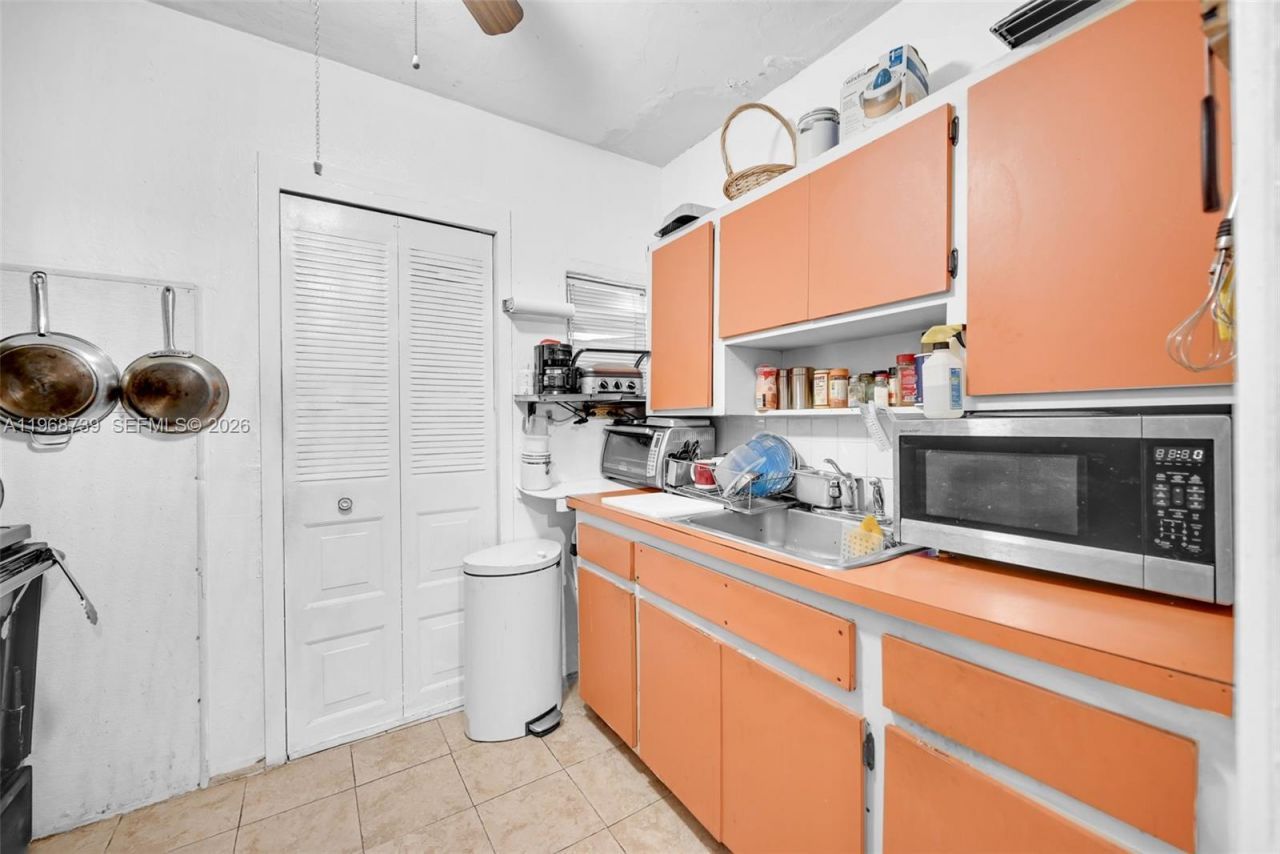 811 NW 24th Ct , Miami, FL 33125 Photo