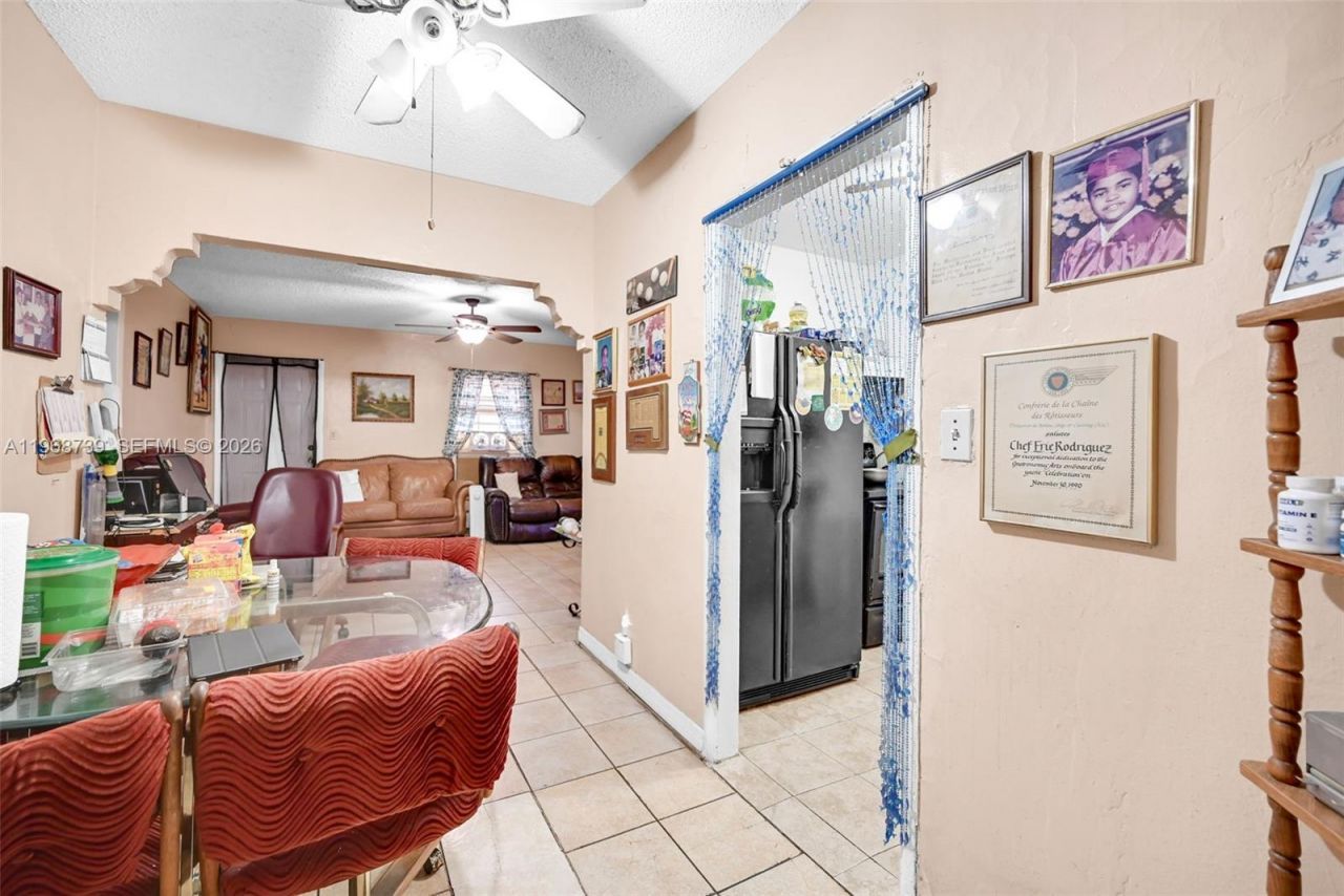 811 NW 24th Ct , Miami, FL 33125 Photo