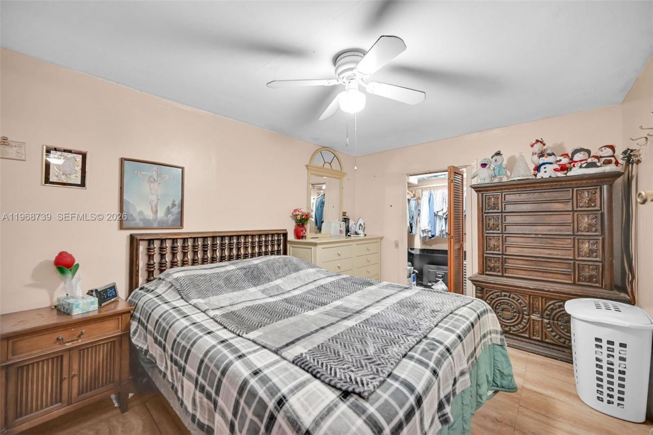 811 NW 24th Ct , Miami, FL 33125 Photo