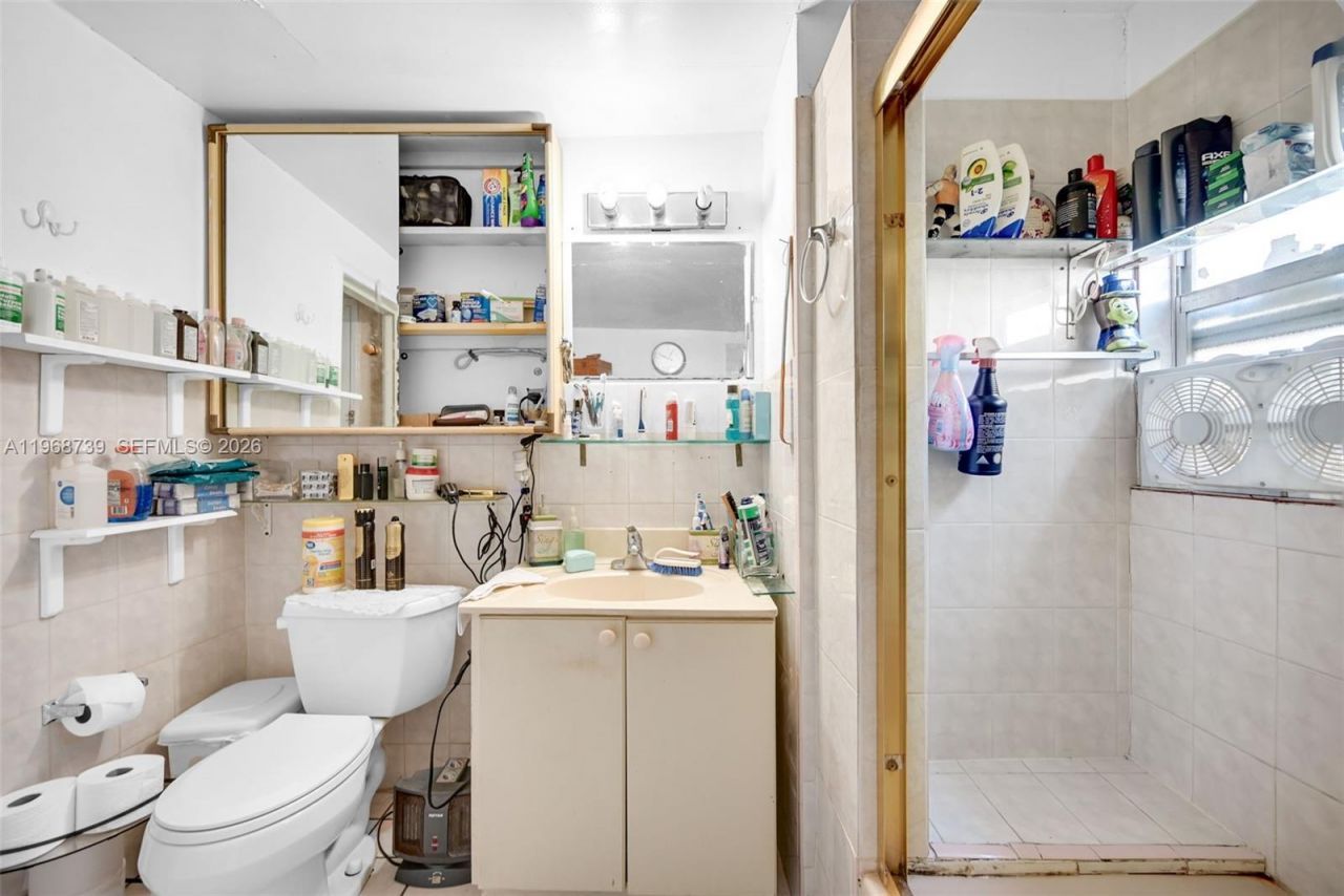 811 NW 24th Ct , Miami, FL 33125 Photo