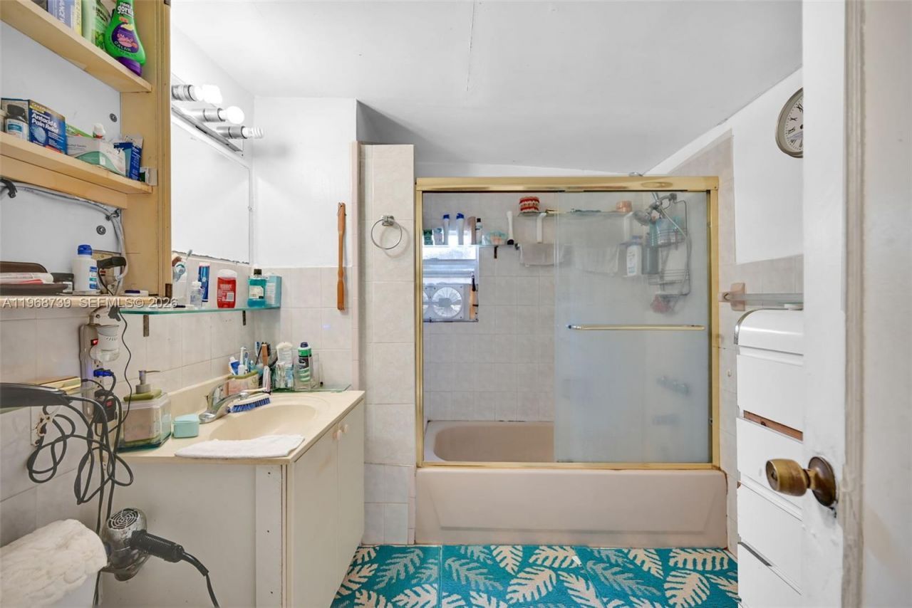 811 NW 24th Ct , Miami, FL 33125 Photo