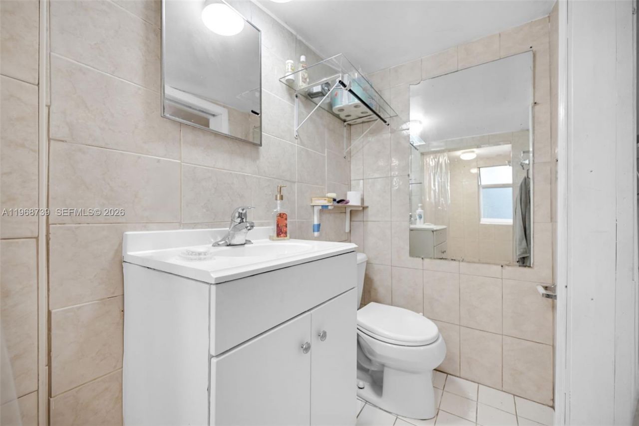 811 NW 24th Ct , Miami, FL 33125 Photo