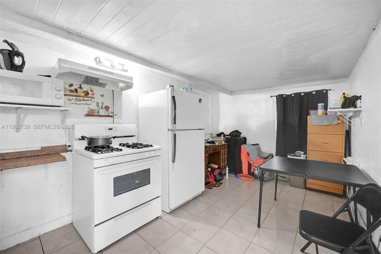 811 NW 24th Ct , Miami, FL 33125 Photo