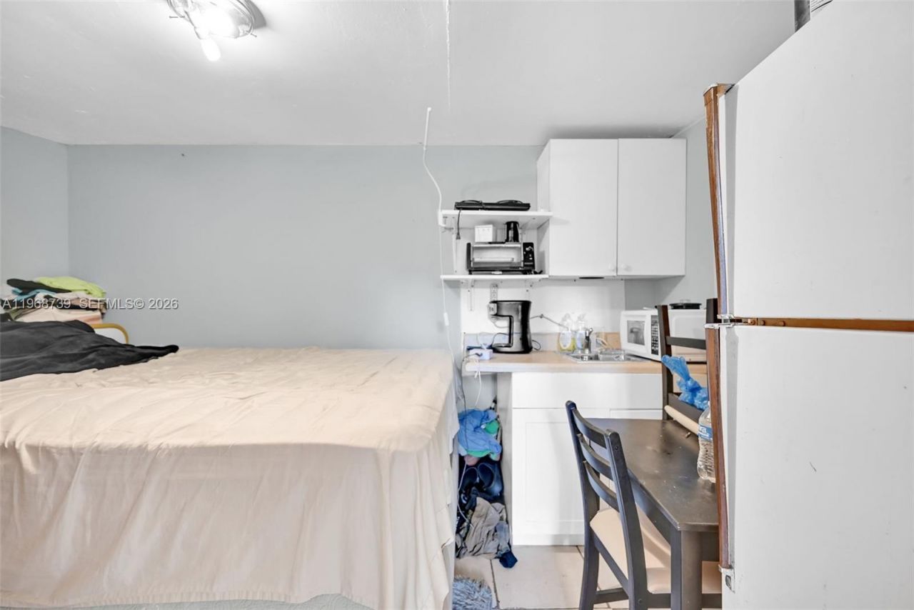 811 NW 24th Ct , Miami, FL 33125 Photo