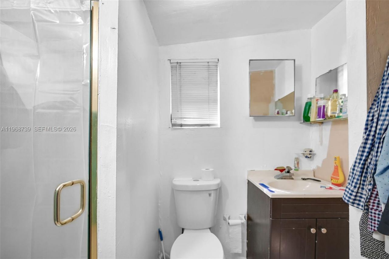 811 NW 24th Ct , Miami, FL 33125 Photo