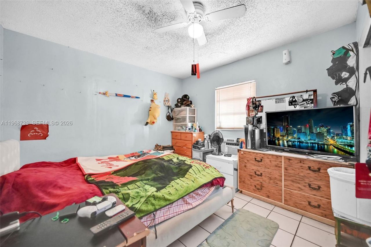 811 NW 24th Ct , Miami, FL 33125 Photo