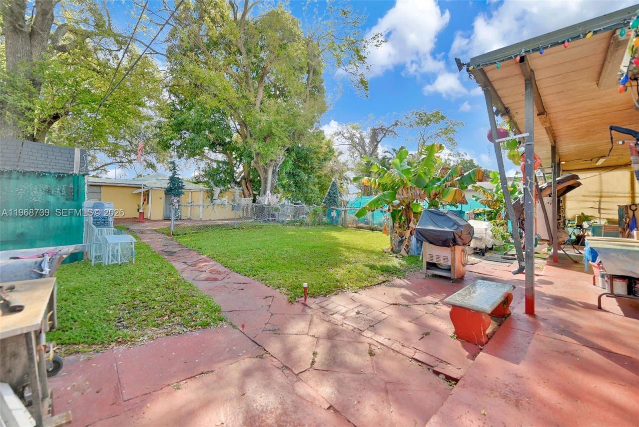 811 NW 24th Ct , Miami, FL 33125 Photo