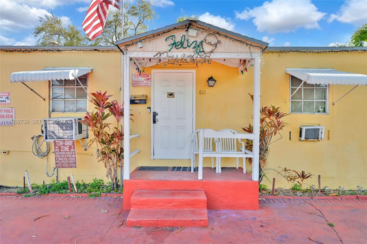 811 NW 24th Ct , Miami, FL 33125 Photo