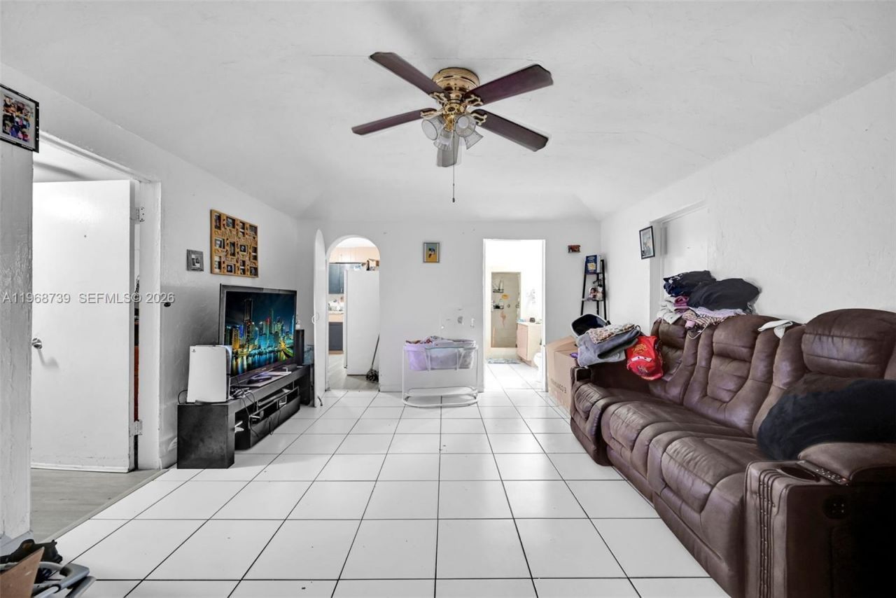 811 NW 24th Ct , Miami, FL 33125 Photo