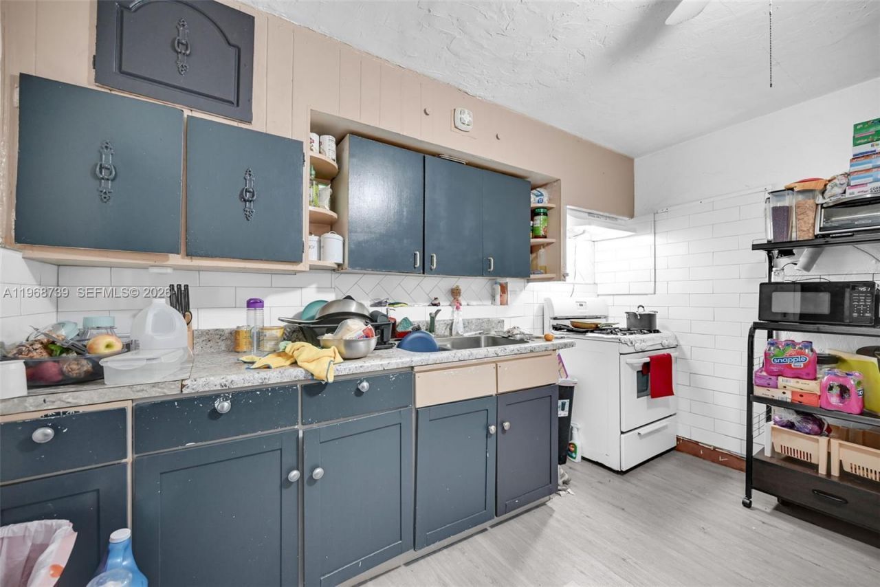 811 NW 24th Ct , Miami, FL 33125 Photo