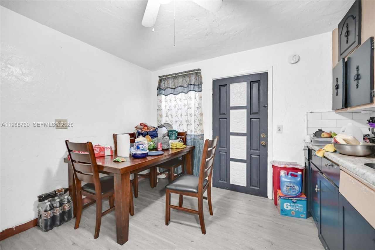 811 NW 24th Ct , Miami, FL 33125 Photo