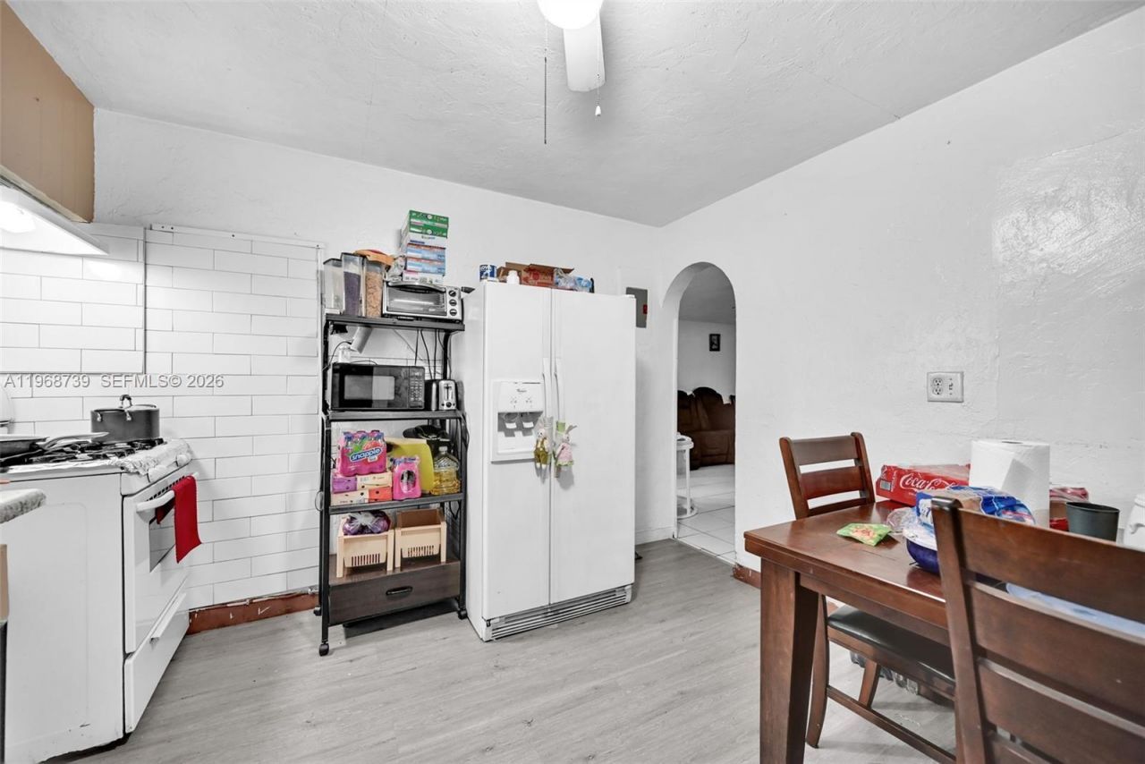 811 NW 24th Ct , Miami, FL 33125 Photo