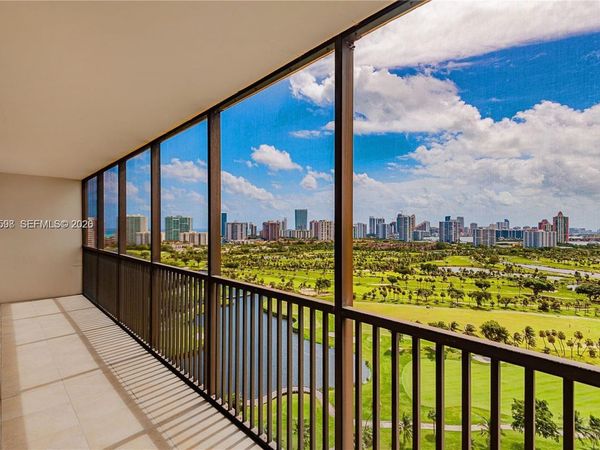 20379 W Country Club Dr , Unit 2336, Aventura, FL 33180