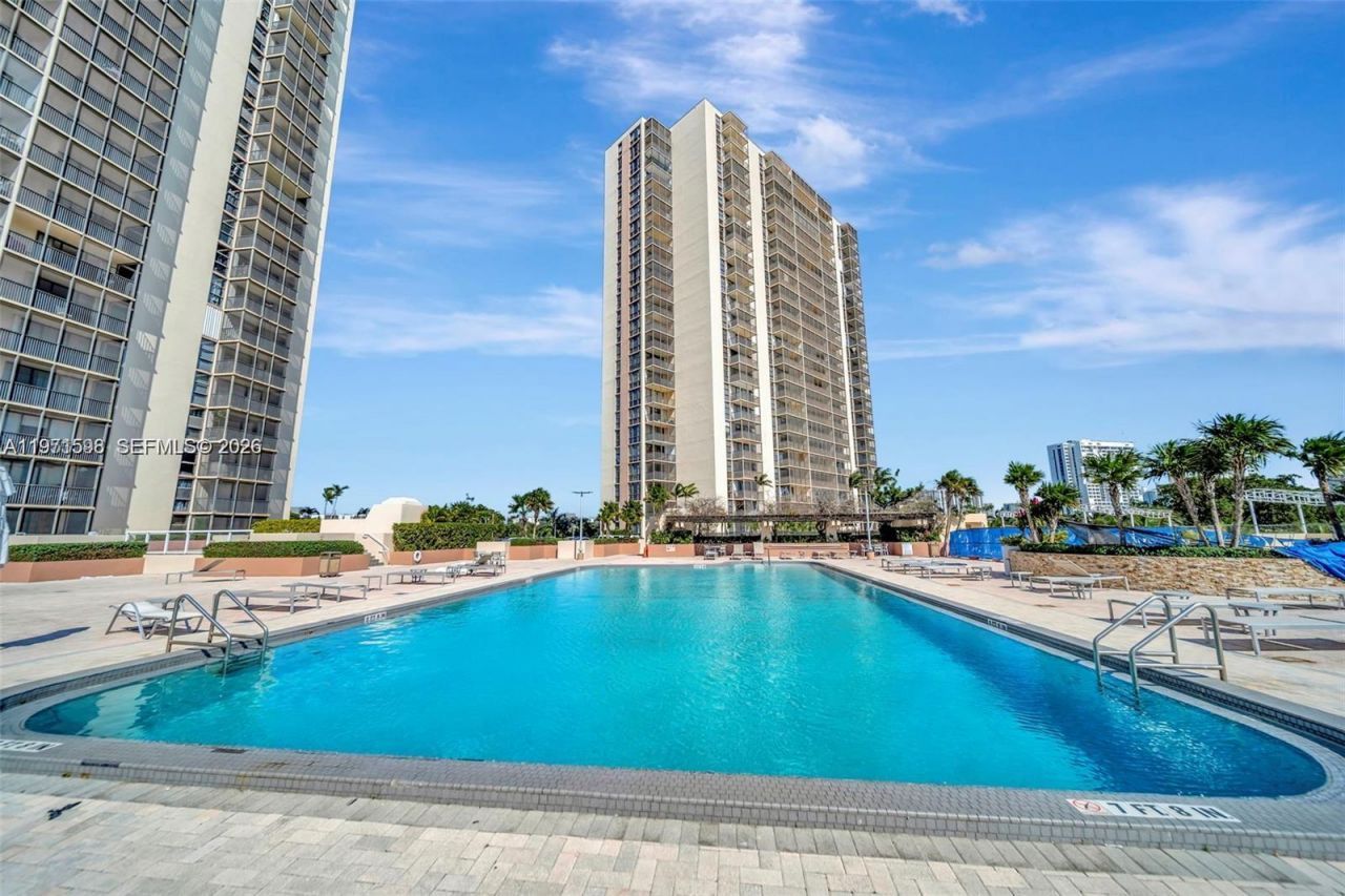 20379 W Country Club Dr , Unit 2336, Aventura, FL 33180 Photo