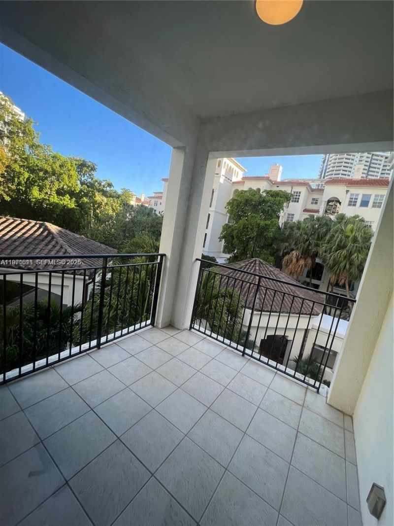3900 Island Blvd , Unit B308, Aventura, FL 33160 Photo