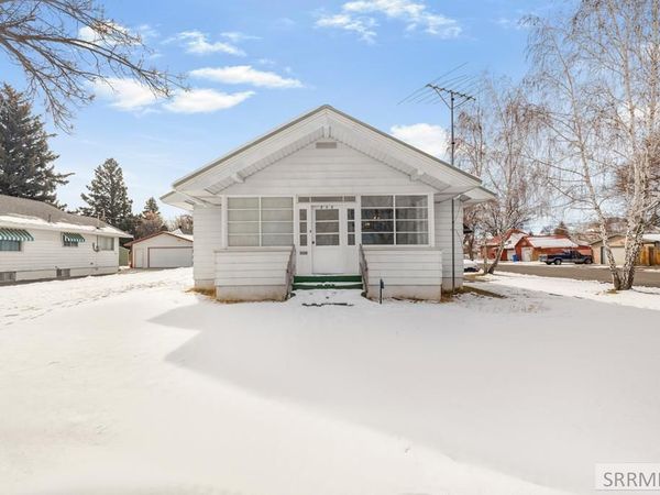 206 E 3rd N, ST ANTHONY, ID 83445