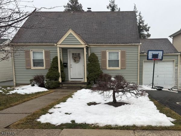 54 Lindale Ct, Clifton, NJ 07013