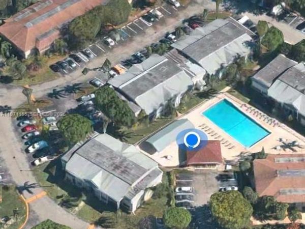 811 NE 199th St , Unit 202-33, Miami, FL 33179