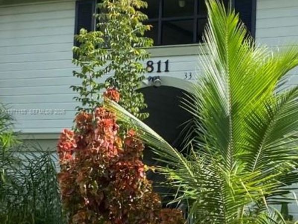 811 NE 199th St, Unit 202-33, Miami, FL 33179