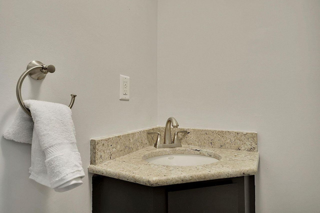 15 Horlbeck Alley Photo 12