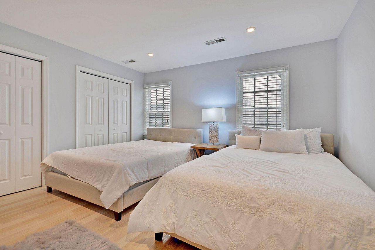 15 Horlbeck Alley Photo 16