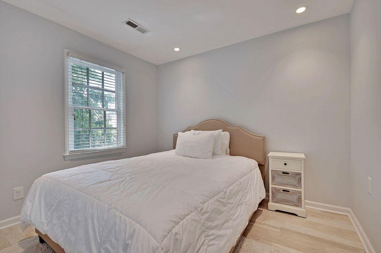 15 Horlbeck Alley Photo 17