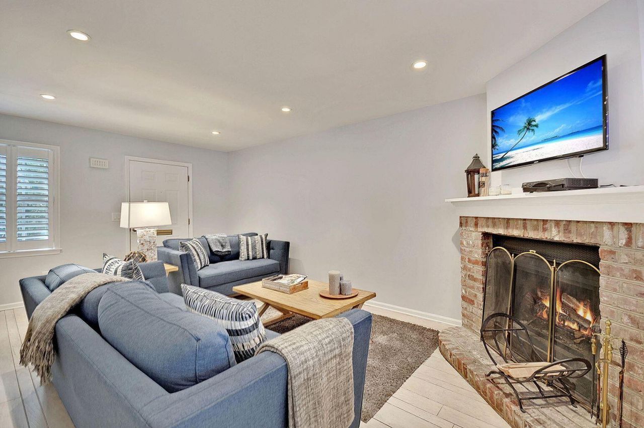 15 Horlbeck Alley Photo 4