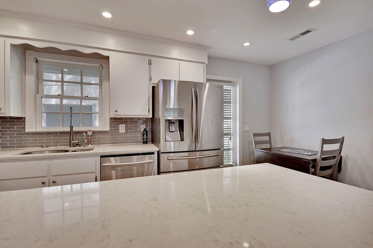 15 Horlbeck Alley Photo 7