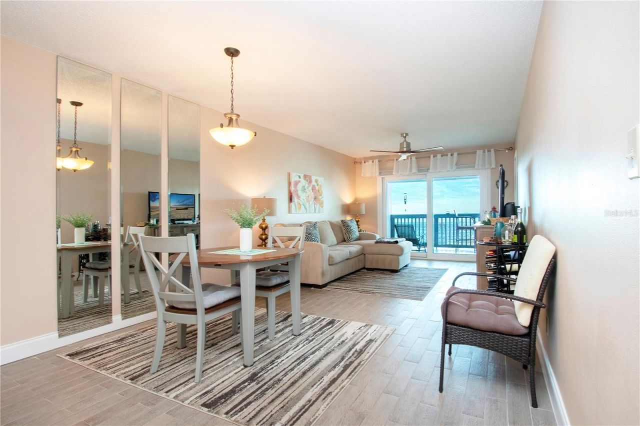 802 Bahia Del Sol Drive, Unit 6, Ruskin, FL 33570 Photo